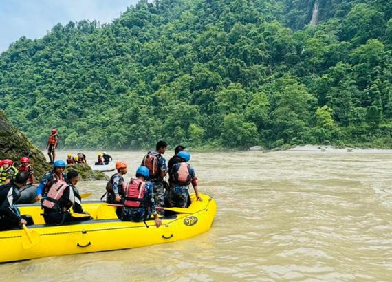 त्रिशूलीमा हराएका बसको खोजी रोक्ने